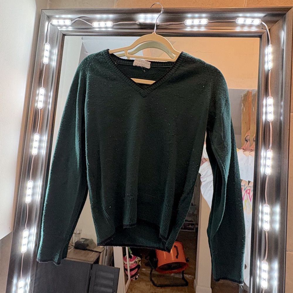 Halston v-neck sweater Merino Wool M